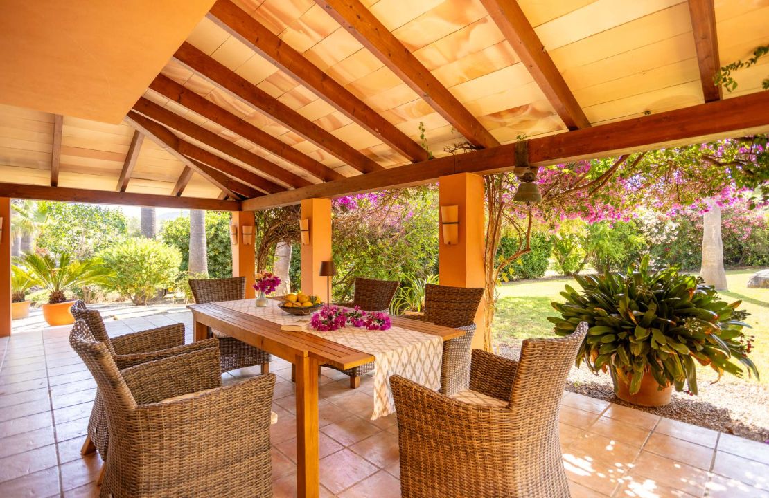Charming Country Retreat near Campanet with Main House & Guesthouse